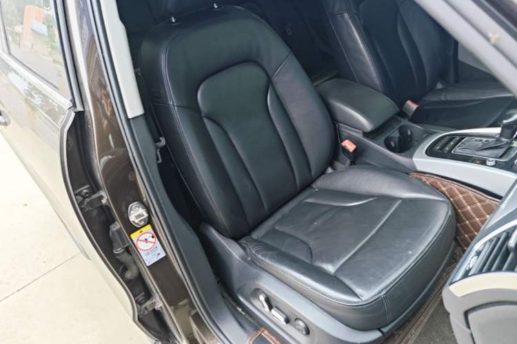 Used Audi Q5 2015 40 TFSI Technology Edition Right Front Seat