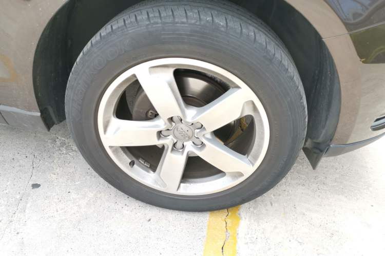 Used Audi Q5 2015 40 TFSI Comfort Model Right Front Wheel Hub