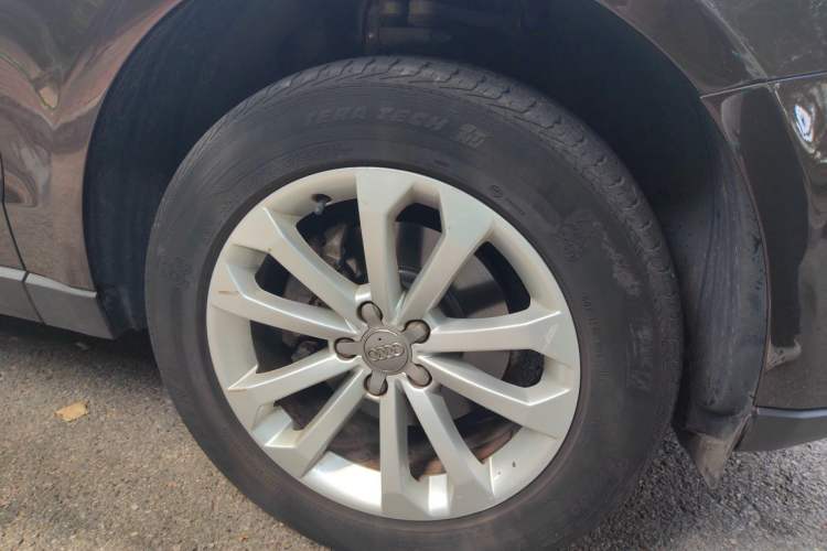 Used Audi Q5 2015 40 TFSI Technology Edition Right Front Wheel Hub