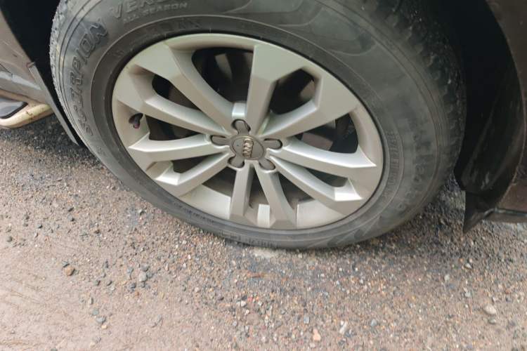 Used Audi Q5 2015 40 TFSI Technology Edition Right Front Wheel Hub