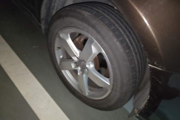 Used Audi Q5 2015 40 TFSI Comfort Model Right Front Wheel Hub