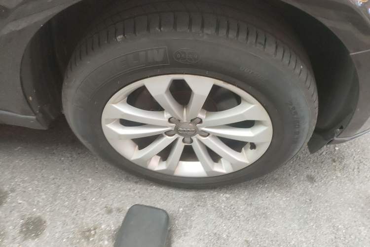 Used Audi Q5 2015 40 TFSI Technology Edition Right Front Wheel Hub