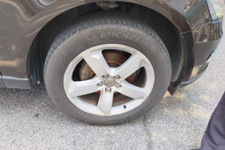 Used Audi Q5 2015 40 TFSI Trendy Edition Right Front Wheel Hub
