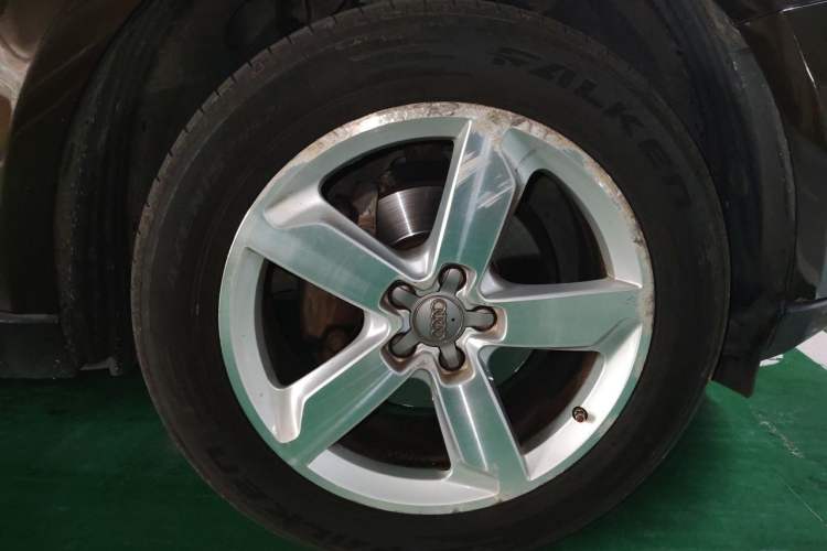 Used Audi Q5 2015 40 TFSI Comfort Model Right Front Wheel Hub