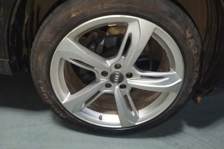 Used Audi Q5 2015 40 TFSI Comfort Model Right Front Wheel Hub