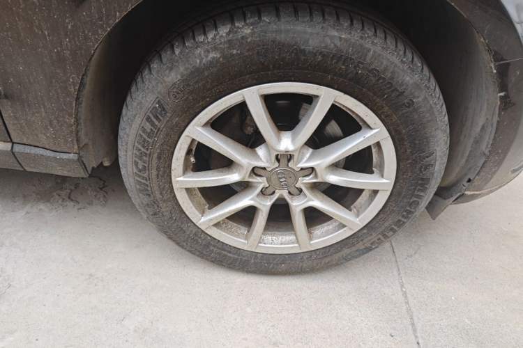 Used Audi Q5 2015 40 TFSI Trendy Edition Right Front Wheel Hub