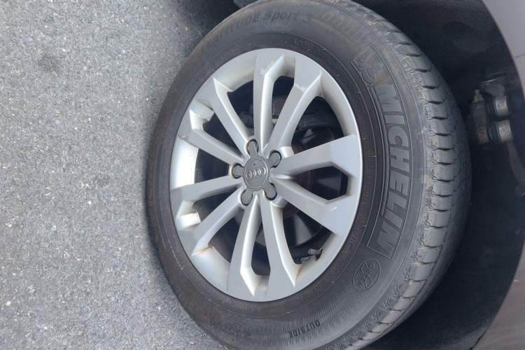 Used Audi Q5 2015 40 TFSI Technology Edition Right Front Wheel Hub
