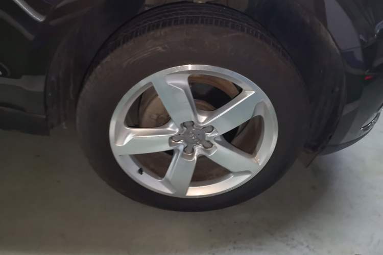 Used Audi Q5 2015 40 TFSI Comfort Model Right Front Wheel Hub
