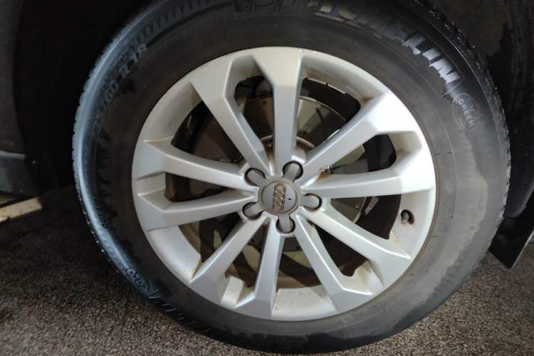 Used Audi Q5 2015 40 TFSI Technology Edition Right Front Wheel Hub
