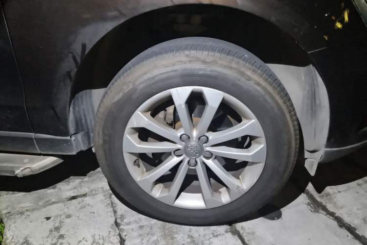 Used Audi Q5 2015 40 TFSI Technology Edition Right Front Wheel Hub