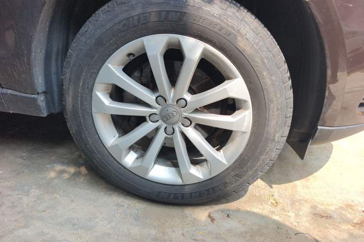 Used Audi Q5 2015 40 TFSI Technology Edition Right Front Wheel Hub