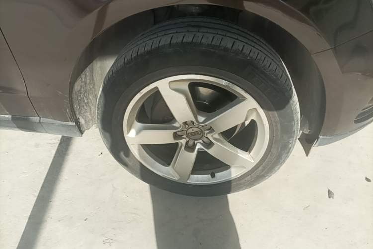 Used Audi Q5 2015 40 TFSI Comfort Model Right Front Wheel Hub
