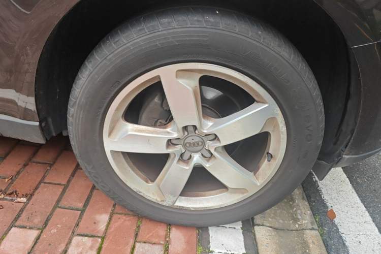 Used Audi Q5 2015 40 TFSI Comfort Model Right Front Wheel Hub