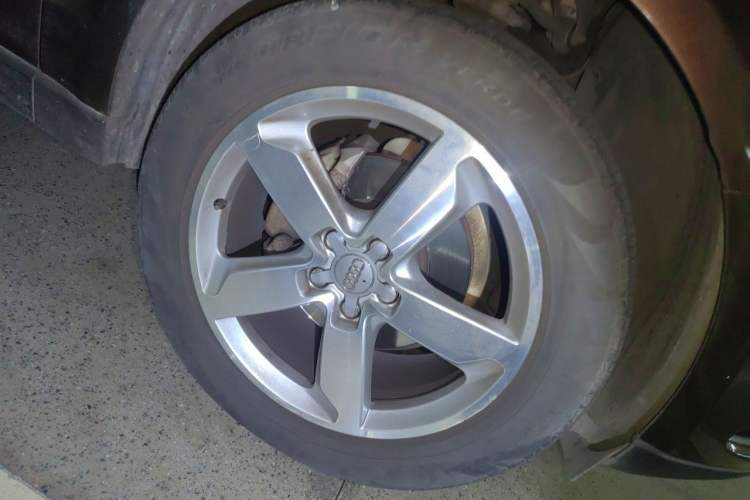 Used Audi Q5 2015 40 TFSI Comfort Model Right Front Wheel Hub