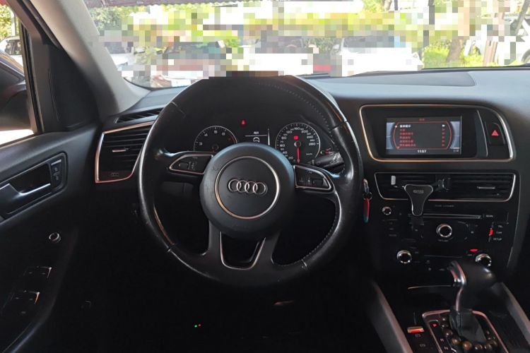 Used Audi Q5 2015 40 TFSI Trendy Edition Steering Wheel