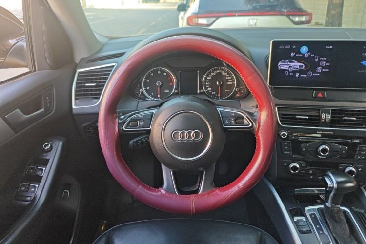 Used Audi Q5 2015 40 TFSI Technology Edition Steering Wheel