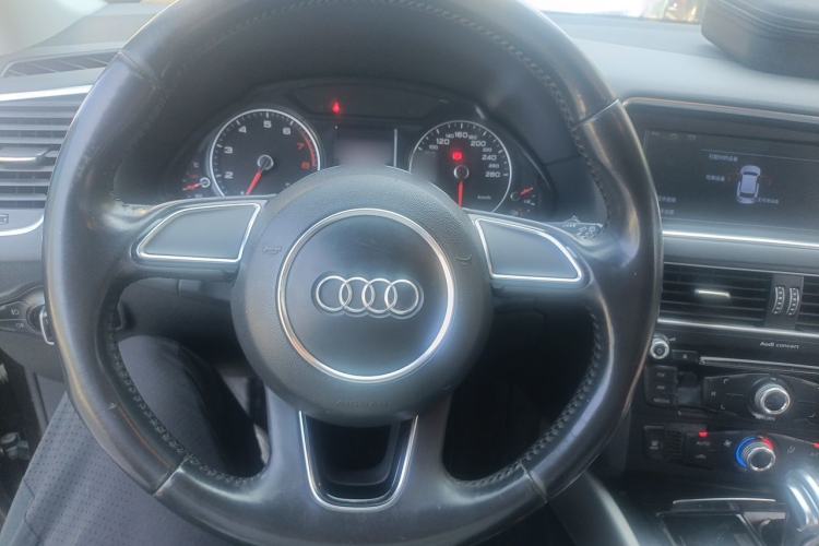 Used Audi Q5 2015 40 TFSI Trendy Edition Steering Wheel