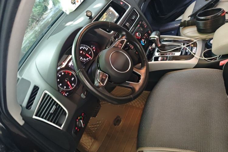 Used Audi Q5 2015 40 TFSI Trendy Edition Steering Wheel