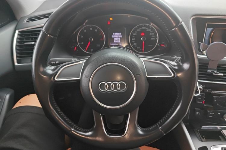 Used Audi Q5 2015 40 TFSI Trendy Edition Steering Wheel