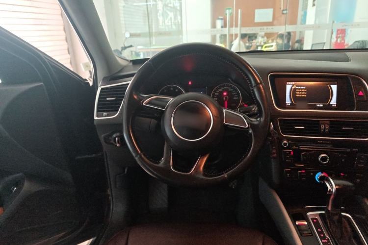 Used Audi Q5 2015 40 TFSI Trendy Edition Steering Wheel