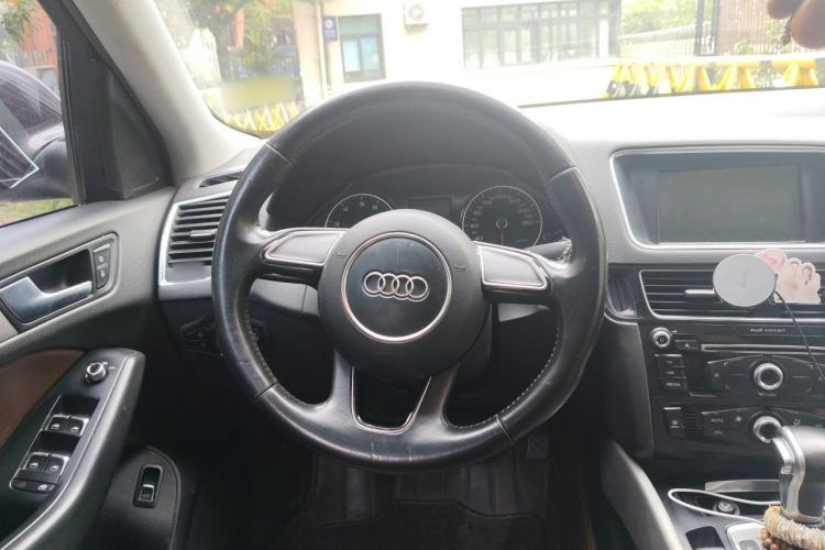 Used Audi Q5 2015 40 TFSI Trendy Edition Steering Wheel