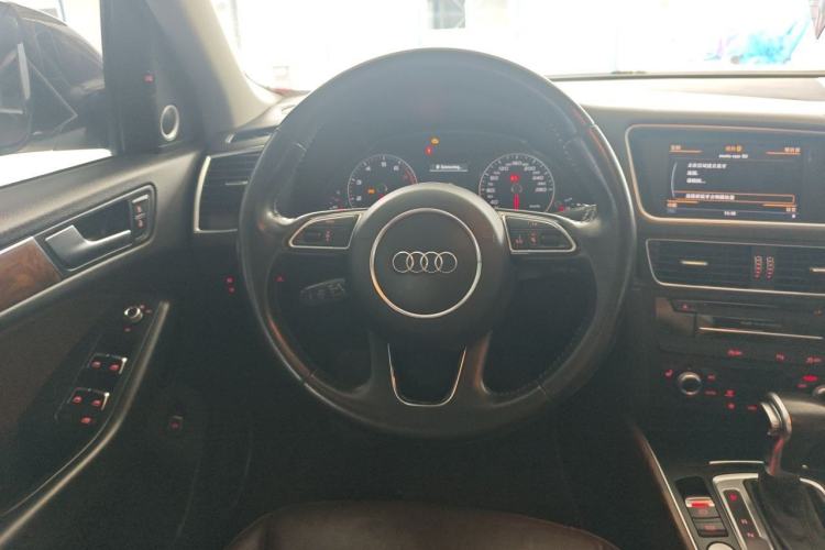 Used Audi Q5 2015 40 TFSI Comfort Model Steering Wheel