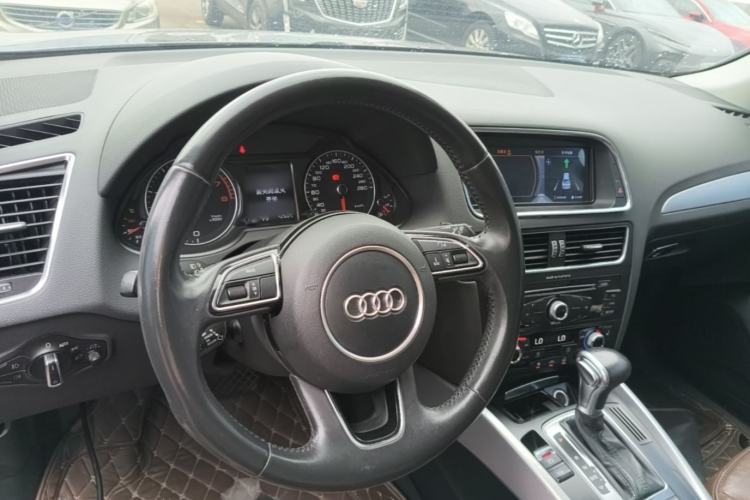 Used Audi Q5 2015 40 TFSI Technology Edition Steering Wheel