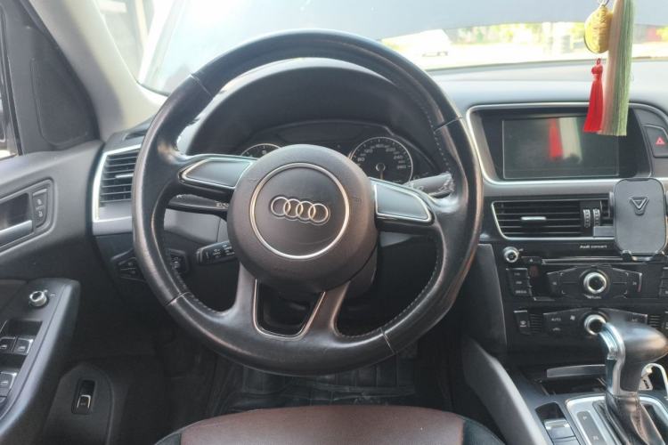 Used Audi Q5 2015 40 TFSI Trendy Edition Steering Wheel