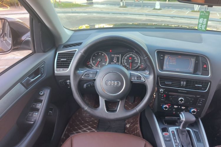 Used Audi Q5 2015 40 TFSI Technology Edition Steering Wheel