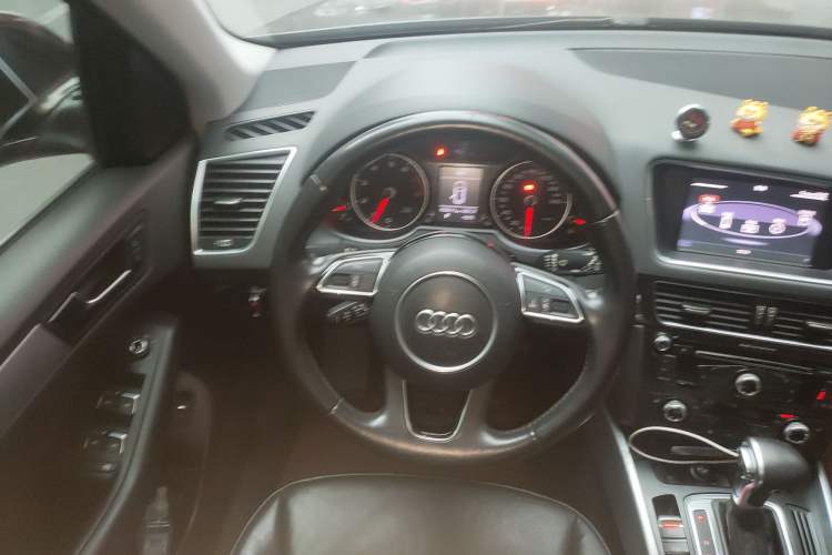 Used Audi Q5 2015 40 TFSI Technology Edition Steering Wheel