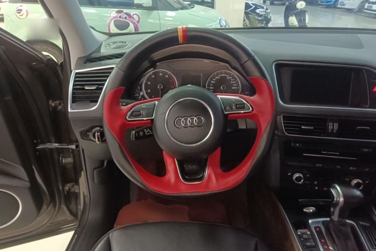 Used Audi Q5 2015 40 TFSI Comfort Model Steering Wheel