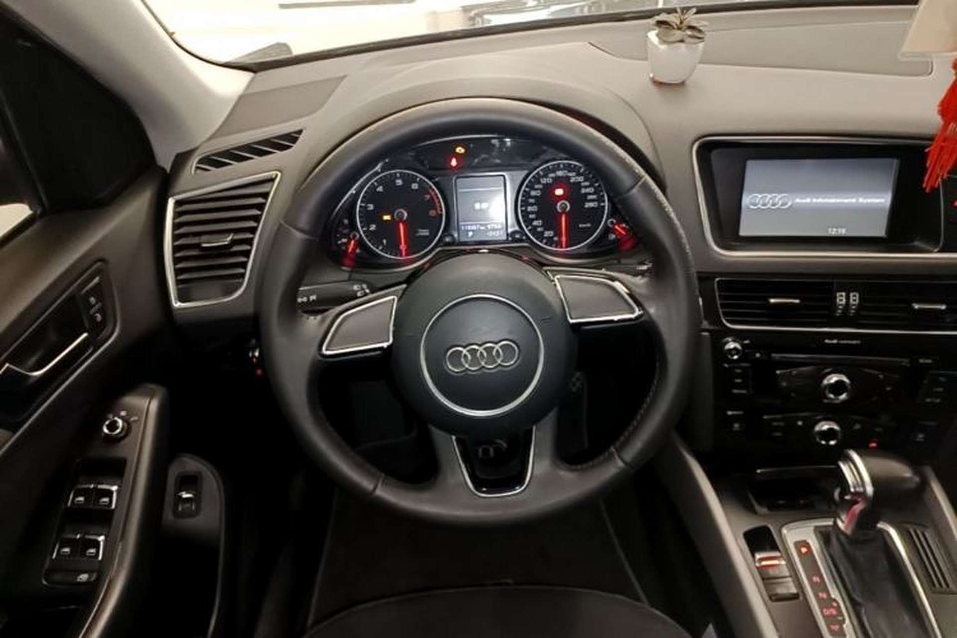 Used Audi Q5 2015 40 TFSI Trendy Edition Steering Wheel