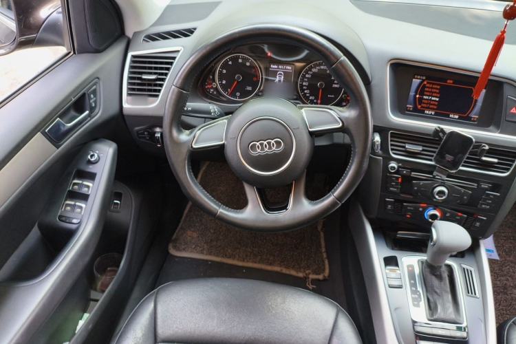 Used Audi Q5 2015 40 TFSI Trendy Edition Steering Wheel
