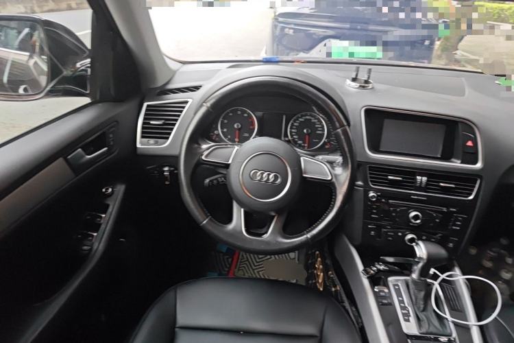 Used Audi Q5 2015 40 TFSI Trendy Edition Steering Wheel