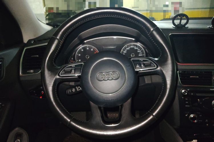 Used Audi Q5 2015 40 TFSI Comfort Model Steering Wheel