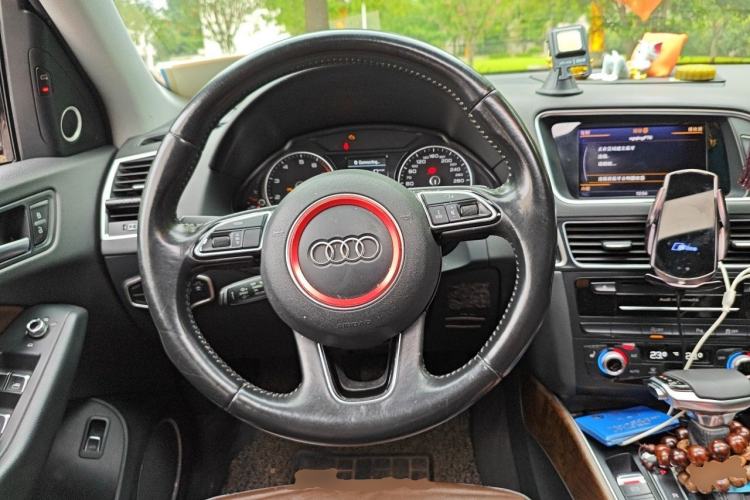 Used Audi Q5 2015 40 TFSI Comfort Model Steering Wheel