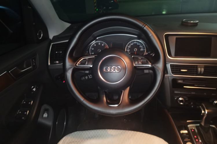 Used Audi Q5 2015 40 TFSI Comfort Model Steering Wheel