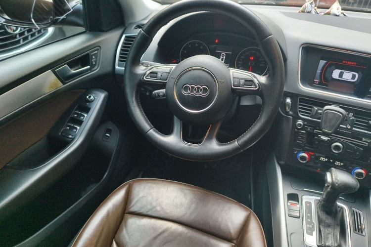 Used Audi Q5 2015 40 TFSI Technology Edition Steering Wheel