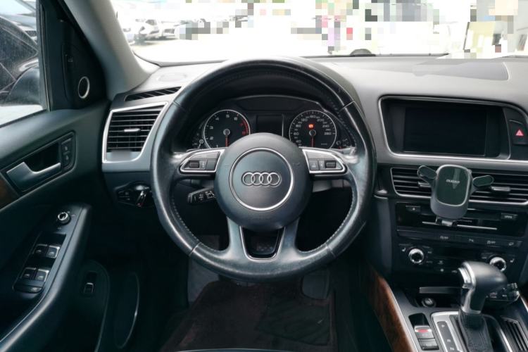 Used Audi Q5 2015 40 TFSI Comfort Model Steering Wheel
