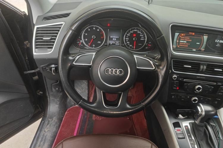 Used Audi Q5 2015 40 TFSI Trendy Edition Steering Wheel