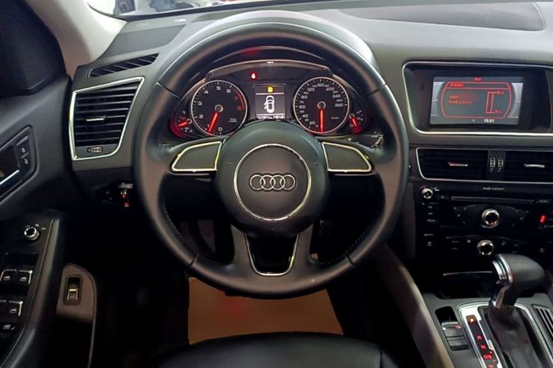 Used Audi Q5 2015 40 TFSI Trendy Edition Steering Wheel