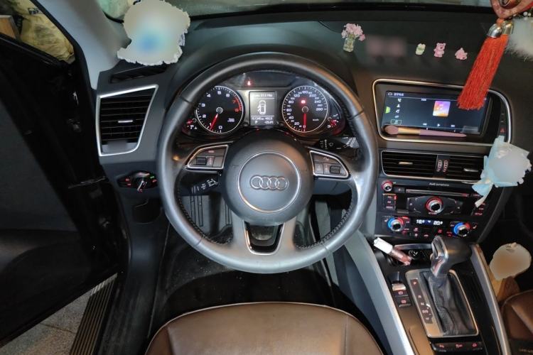 Used Audi Q5 2015 40 TFSI Technology Edition Steering Wheel
