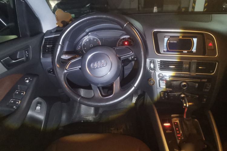 Used Audi Q5 2015 40 TFSI Trendy Edition Steering Wheel