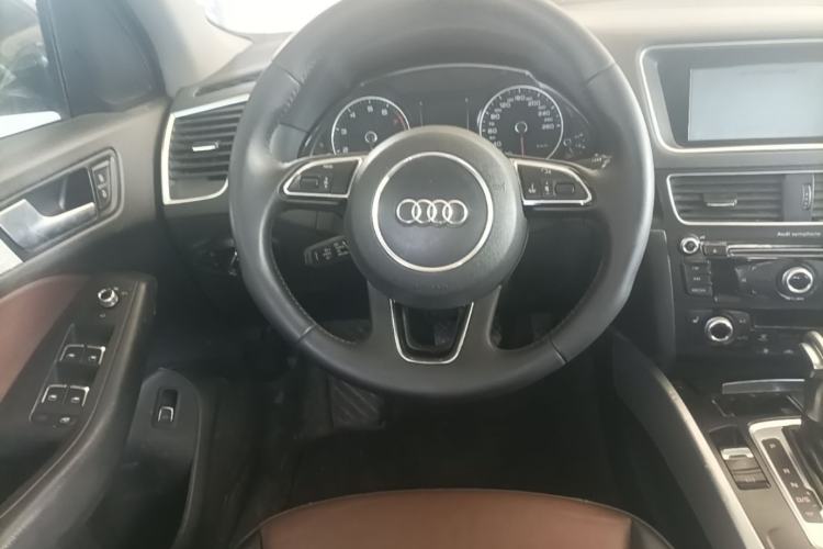 Used Audi Q5 2015 40 TFSI Comfort Model Steering Wheel