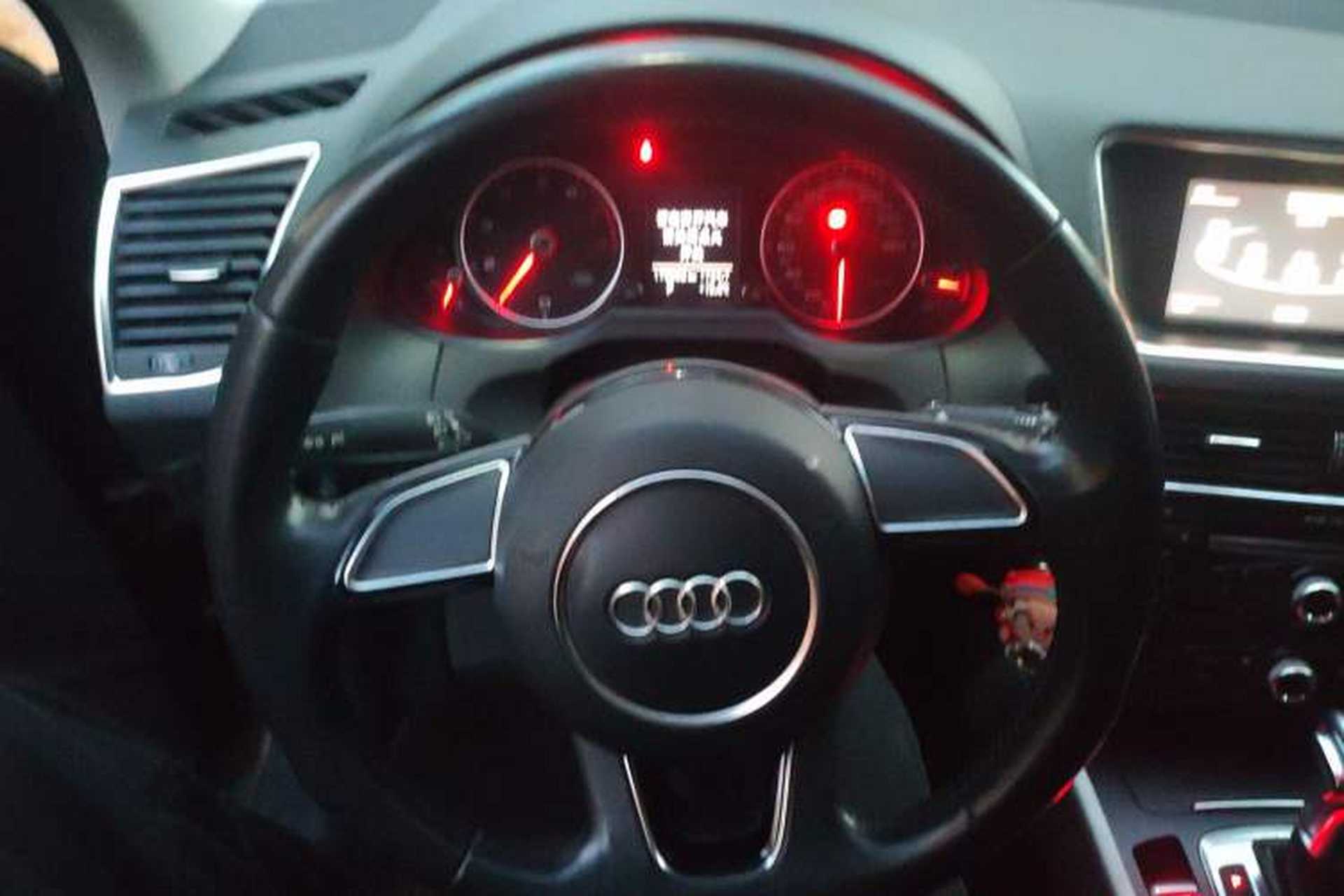 Used Audi Q5 2015 40 TFSI Trendy Edition Steering Wheel