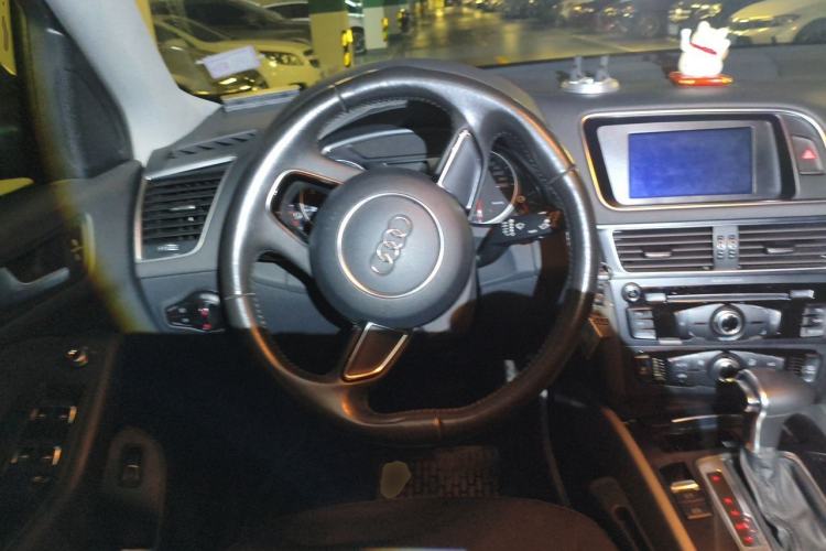 Used Audi Q5 2015 40 TFSI Trendy Edition Steering Wheel
