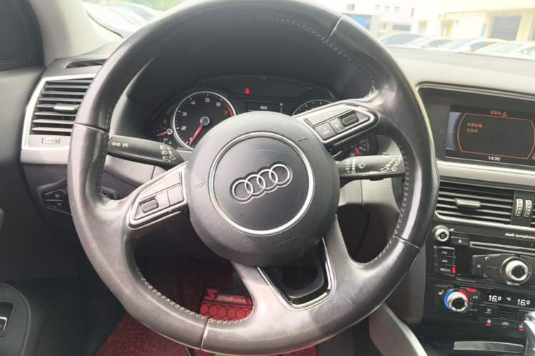 Used Audi Q5 2015 40 TFSI Technology Edition Steering Wheel