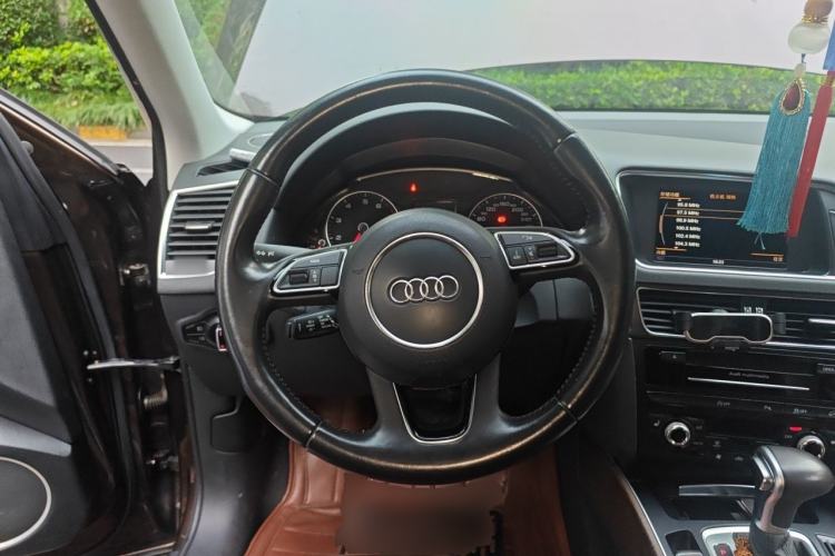 Used Audi Q5 2015 40 TFSI Comfort Model Steering Wheel