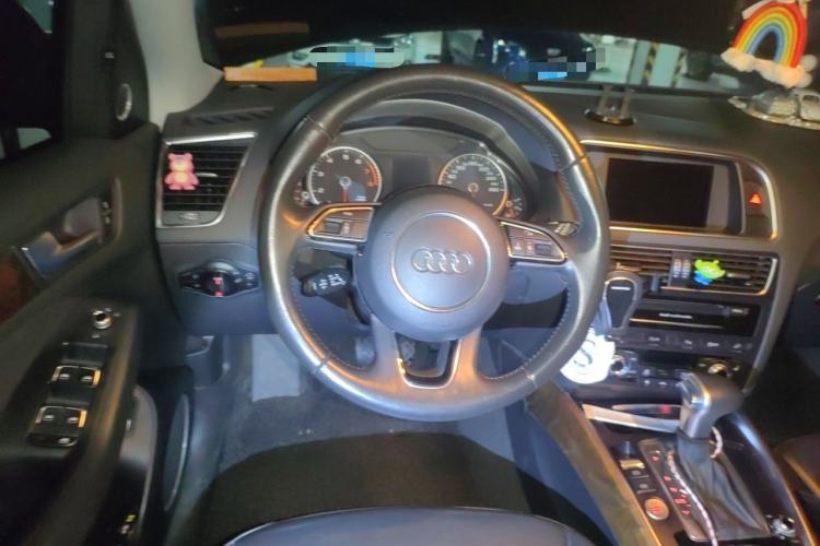 Used Audi Q5 2015 40 TFSI Comfort Model Steering Wheel