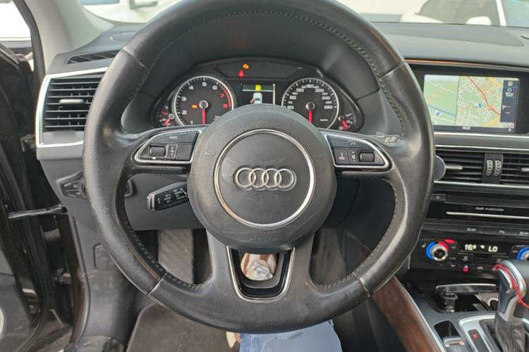 Used Audi Q5 2015 40 TFSI Comfort Model Steering Wheel